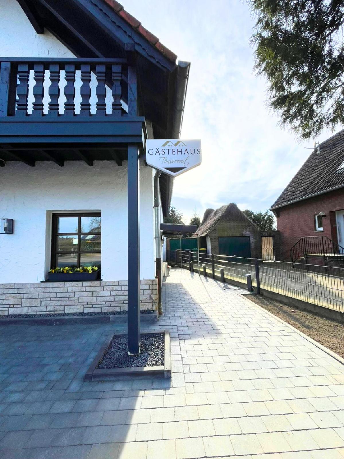 Gaestehaus Toenisvorst Exterior photo